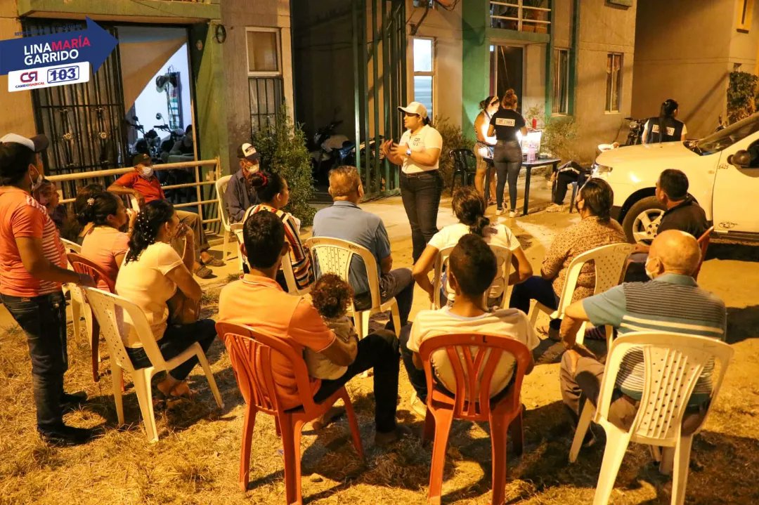 linamariagarri1's tweet photo. En Laureles don Eliecer González fue muy amable con nosotros al recibirnos en su casa, él, convencido que Arauca si Tiene Futuro, quiso compartir esa seguridad que le damos como candidata a la Cámara de Representantes, con sus vecinos.

#TodosAMarcar #CR103 🔵🔴 https://t.co/rwfD71Fvgd