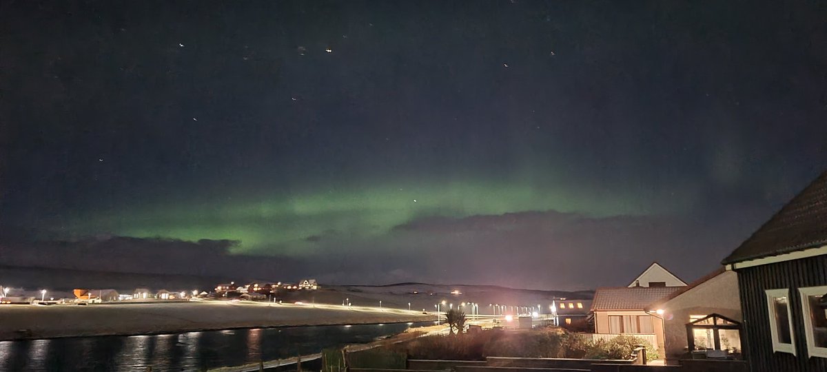 POV: you live in the most beautiful part of the world, it's a crisp night and the northern lights are out ✨🌠🌟🤍💙 

The perks of living in Shetland - letting your pups out for a pee and having this above you in your own backyard! 

#Shetland #Aurora #Scotland