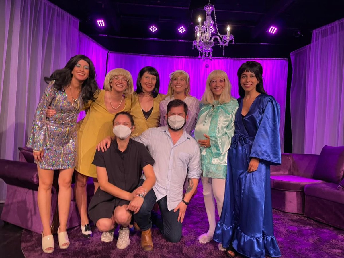 LaDescriteria's tweet photo. Ayer en la función de Chicago Girls recibimos la visita del Presidente @gabrielboric con @i_krmns❤️
Creemos que es un gran gesto considerando cómo la cuarentena ha afectado al mundo cultural y lo difícil que es hacer teatro en Chile.
Tenemos esperanza que las cosas serán mejores! https://t.co/sviZrRziyV