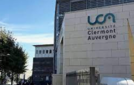 AlainFAYOLLE1's tweet photo. c'est reparti pour les rencontres #FCAManager en présentiels : rdv 7/8 avril à @UCAuvergne 👍pour échanger #VAE, émargements dématérialisés #alternance et #apprentissage
inscriptions pour les collègues utilisateurs @Amue_Com @fcu_fr @sup_recherche 👉 https://t.co/VUUIouiaqZ https://t.co/TCUdMOS9gF