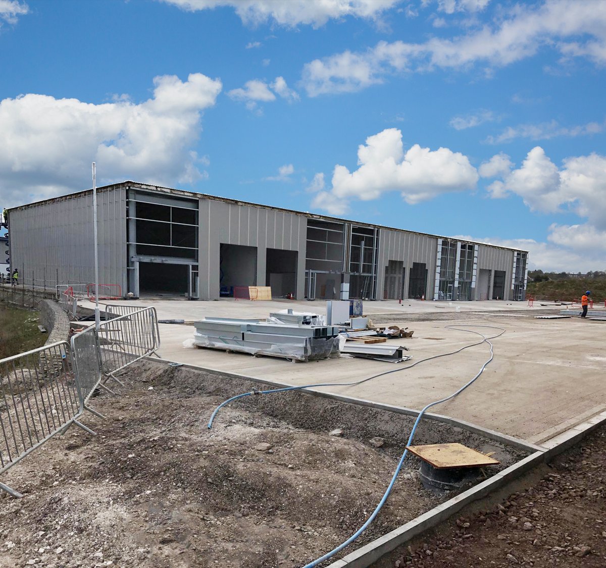 RO Real Estate is delighted to announce its first letting at Helix Trade Park to Toolstation.
With a further 6 units under offer, only 4 units remain.
Practical completion set for March 2022.

helixsolsticepark.co.uk

#inbusinesstodobusiness
#tradecounter
#Construction 
#amsbury