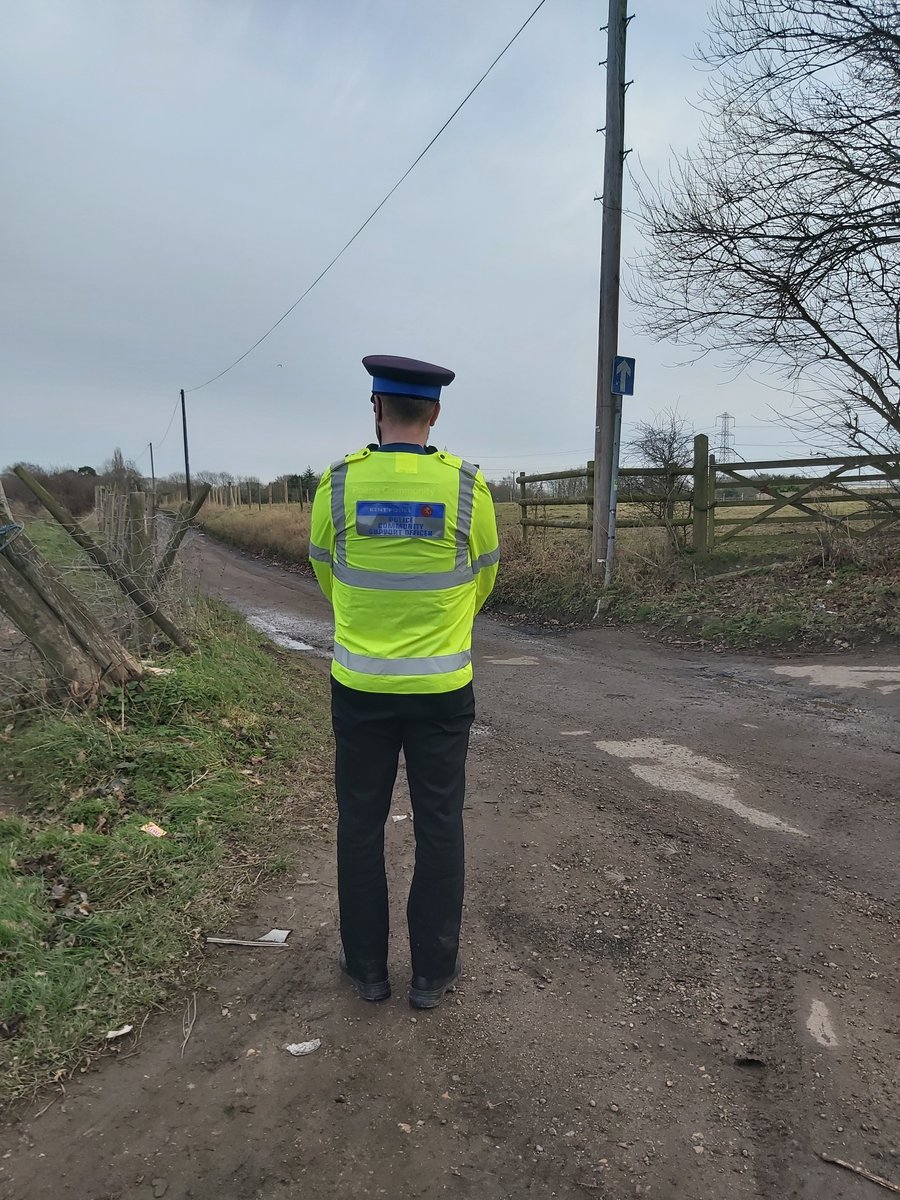 KentPoliceCbury's tweet photo. Due to people ignoring the no entry sign on Stodmarsh Road, junction with Well Lane, the #LocalPCSO has been out this afternoon monitoring it. 2 drivers given words of advice. #KeepingCanterburySafe CM https://t.co/y2X4iE994N