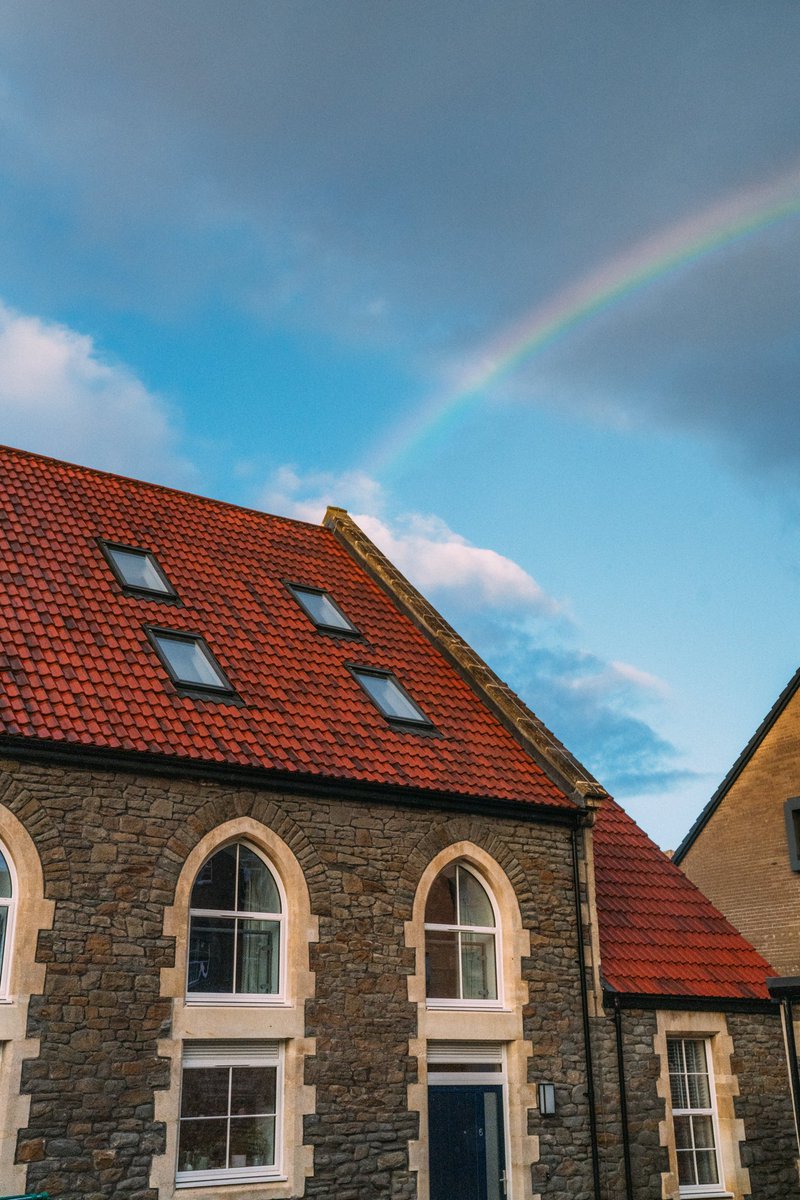 VPBristol's tweet photo. 🌈 Our launch has been graced with a stunning rainbow in the skies over Blackberry Hill 

#vistrypartnerships #thepines #lindenhomes https://t.co/LF9WgrE643