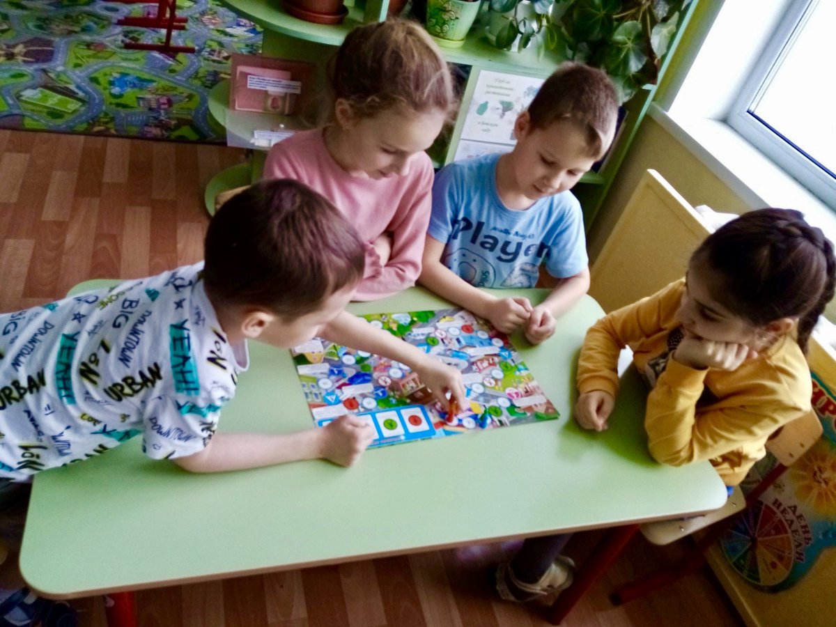 #мбу_33 #мечтатели33 #педагогимечты
Здорово, когда правила дорожного движения можно закрепить не с помощью зубрежки, а весело играя😊
#пддидети #безопасноедетство #дорогаидети