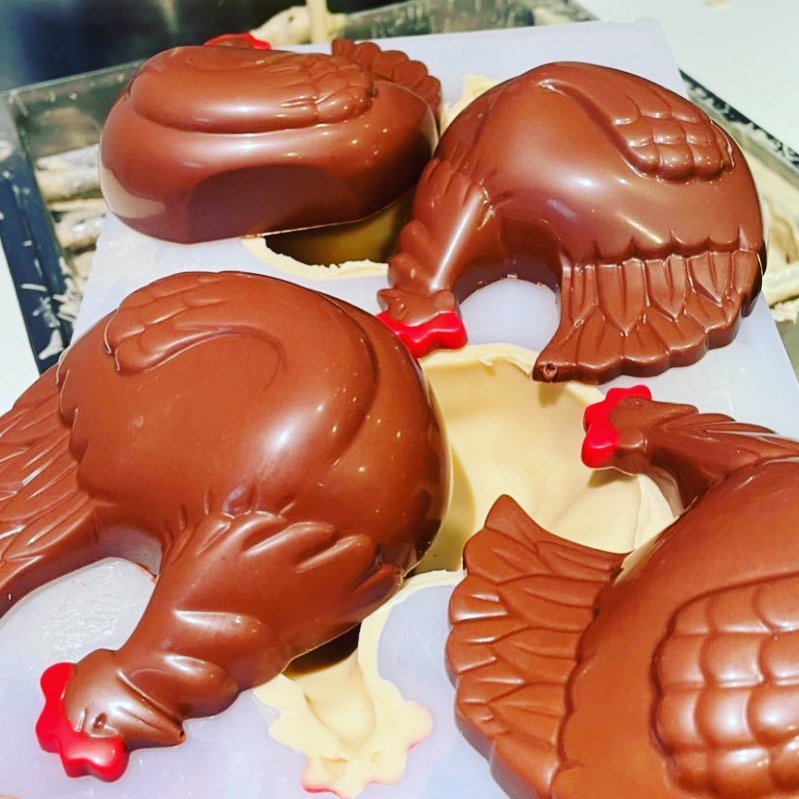chocolateriebxl's tweet photo. It looks strange but we are already preparing our Easter hens for the B2B orders. Wholesalers? Register at @creoate to order our Easter handmade chocolates for your store. #easter #easterhen #chocolovers #easterchocolate #wholesale #brussels #handmade #artisan #belgianchocolate https://t.co/VhCUtvdsuv