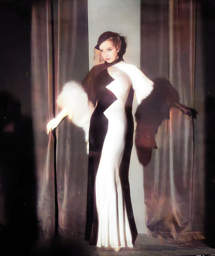 evergreenjessie's tweet photo. Jessie Matthews, in Evergreen, looking absolutely fabulous in her dress. #jessiematthews #thedancingdivinity #victorsaville #evergreen #1930s #britishfilm #gaumontfilm https://t.co/hcztNqRsSV