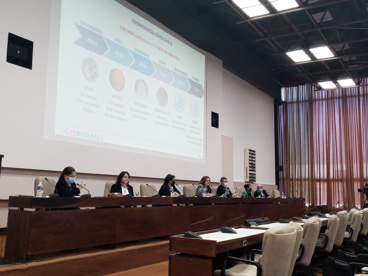 En el #CongresoUniversidad2022, un panel de excelencia, La relación universidad _industria en el campo de vacunas durabte mas de 20 años. #UCMH #UH .