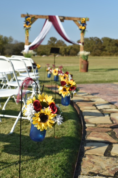 MCL_OK's tweet photo. Don't you just love this floral-lined #wedding ceremony aisle 💕? We just adore the vibrant sunflowers 🌻!

Our versatile venue 💒 is all set to bring the vision that you have for your big day to life 🎉: https://t.co/KvT3yneauE

#mountaincreeklodge #weddingaisle https://t.co/G1uyk3x4OT