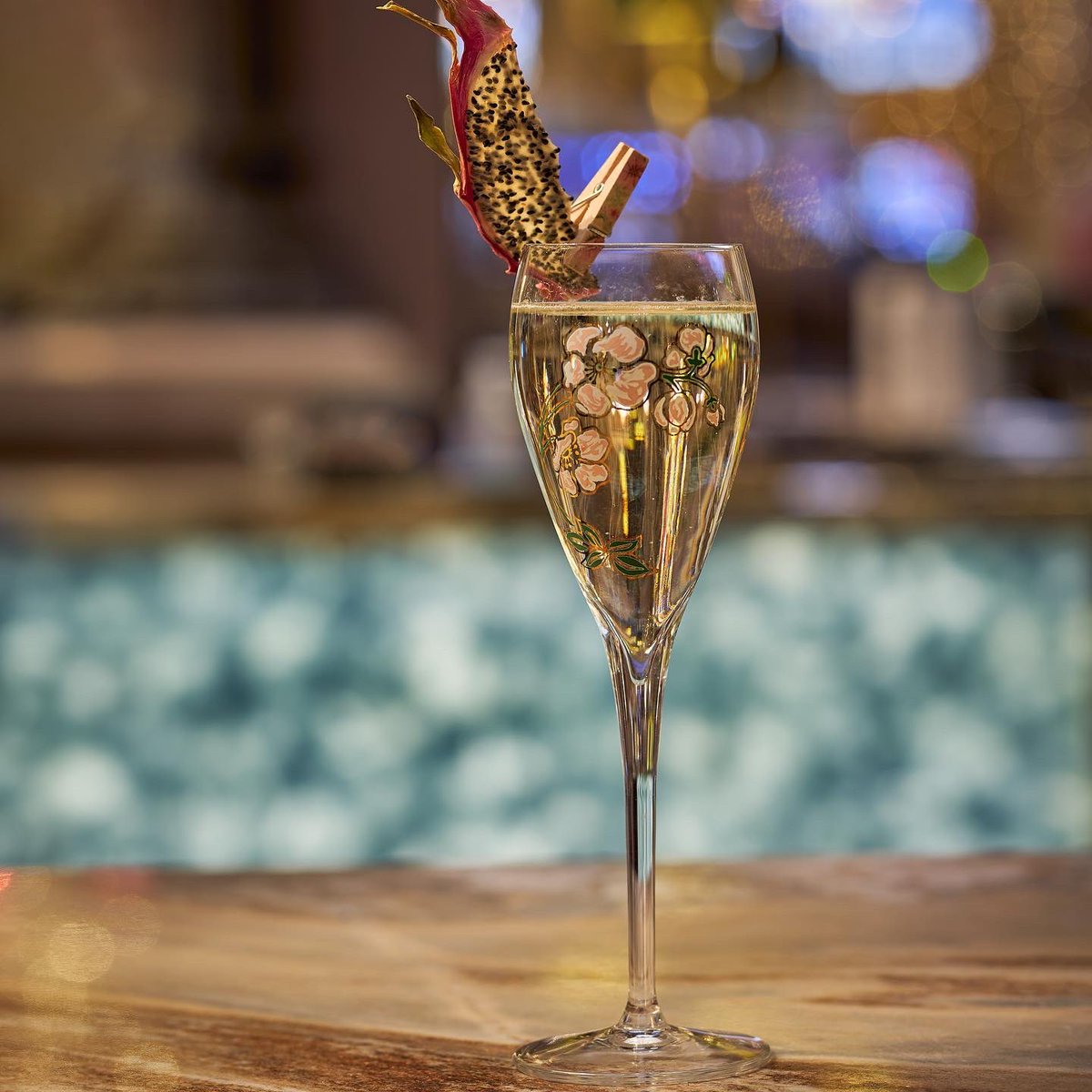 The Hilton Paris Opera, housed in a beautifully restored 1889 building is just a few minutes away from Paris’ best sights like the Louvre, Montmartre and the Eiffel Tower 🇫🇷 
#hiltonparisopera #legrandsalon #hiltonhotels #tasteofhilton