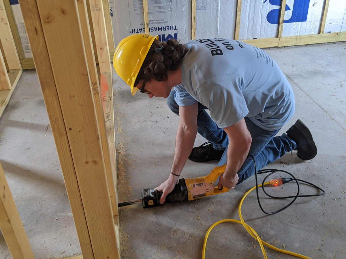 SCOS_parish_'s tweet photo. The 10:24 Young Adult ministry participated in the Habitat for Humanity Faith Build with Habitat for Humanity of Pinellas and West Pasco Counties. Norma Myers and her family are being provided a home in part because of a donation from St. Catherine of Siena parish. #LifeatSiena https://t.co/HS3eFxprPe