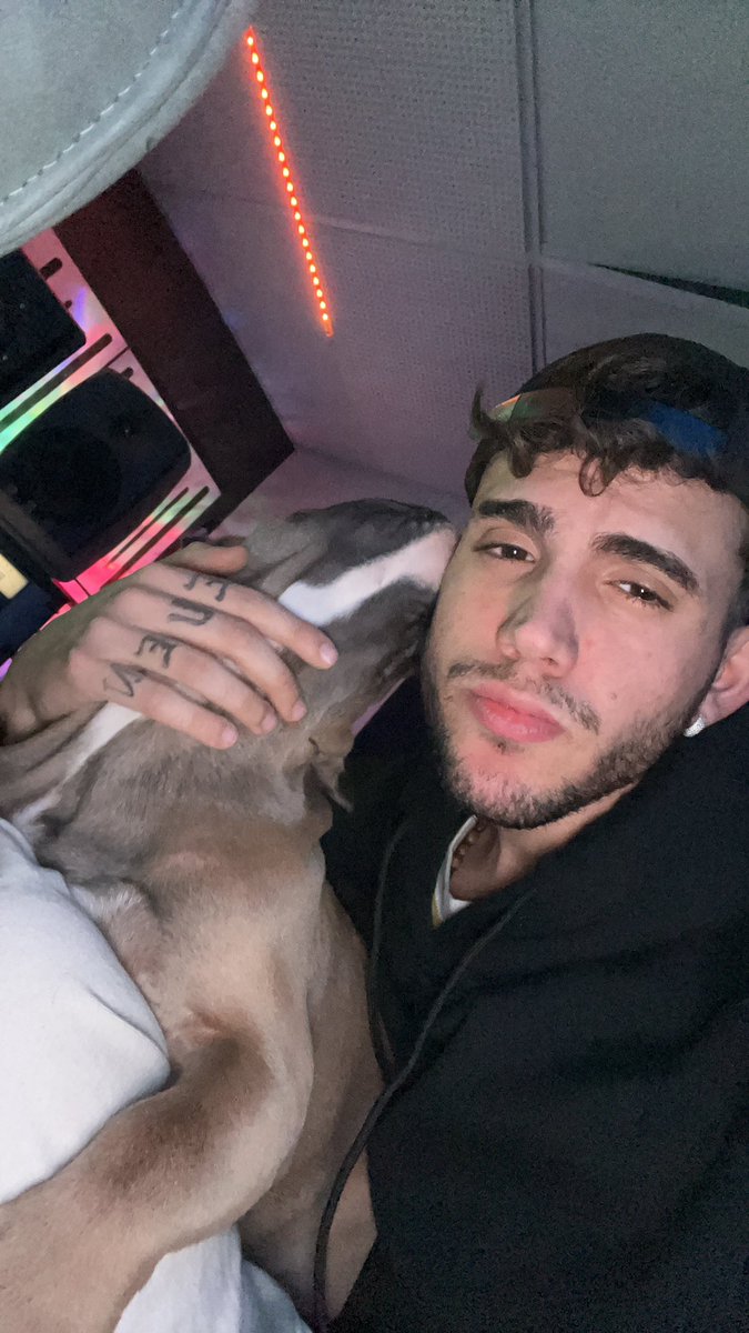 Aka7evenreal's tweet photo. 🐶💕 https://t.co/XMwdf11AWn
