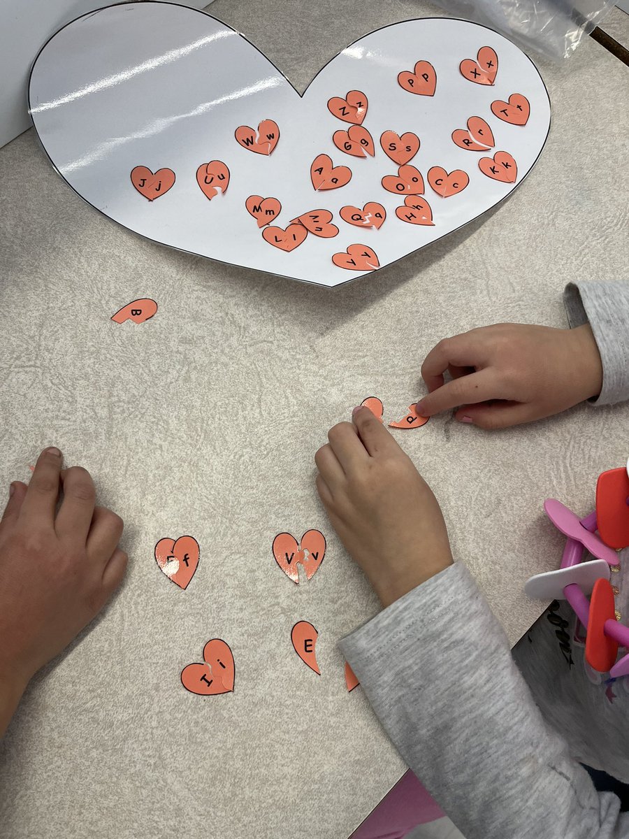 Ms_Virginia__'s tweet photo. Students are using their fine motor skills to match uppercase and lowercase letters. #Kindergarten https://t.co/CKS2EOyUIW