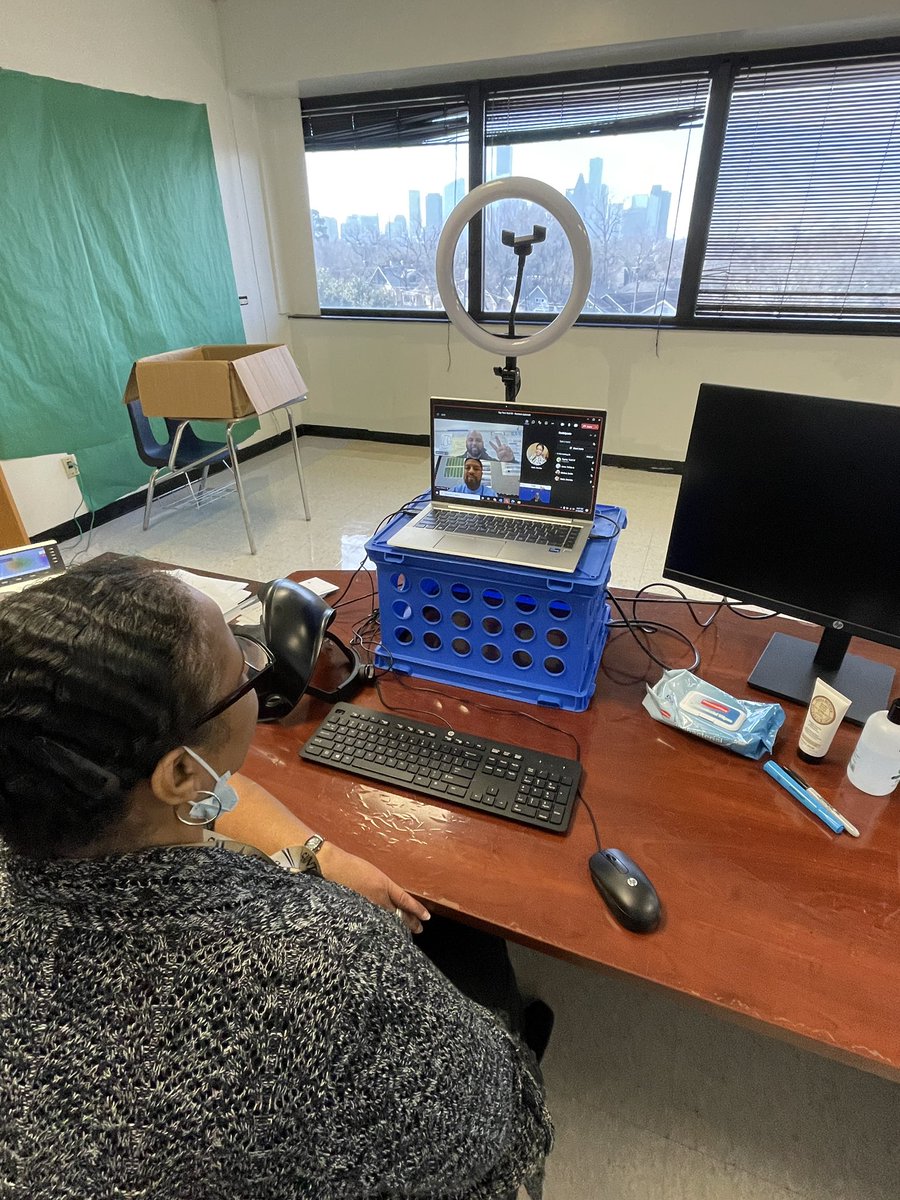 Todd_Rigney's tweet photo. Teacher Leader Corp member at @MMAFA_HISD Mrs. Marsh leads a #DayTimeTech training on @PearDeck for teachers during planning periods. I love seeing teachers empowered to lead on our @dpvils #HoustonISDVILS journey! https://t.co/dmHZ8VNFkU