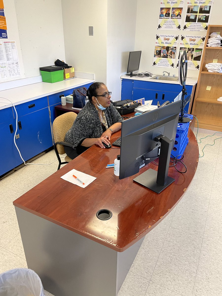 Todd_Rigney's tweet photo. Teacher Leader Corp member at @MMAFA_HISD Mrs. Marsh leads a #DayTimeTech training on @PearDeck for teachers during planning periods. I love seeing teachers empowered to lead on our @dpvils #HoustonISDVILS journey! https://t.co/dmHZ8VNFkU