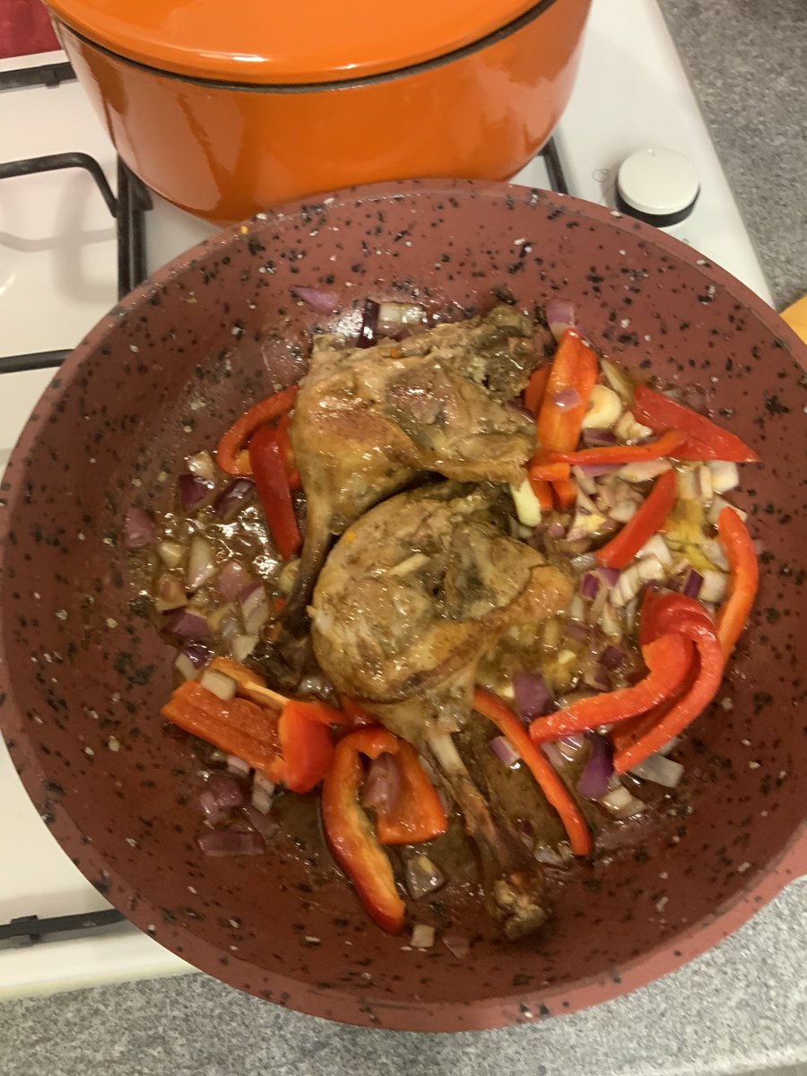 BeeNubian's tweet photo. Dinner is served and done 😋😋 #FatBellyProject #DuckLeg @leesah_zimbo #Yummy https://t.co/li0Nkc3Tzx