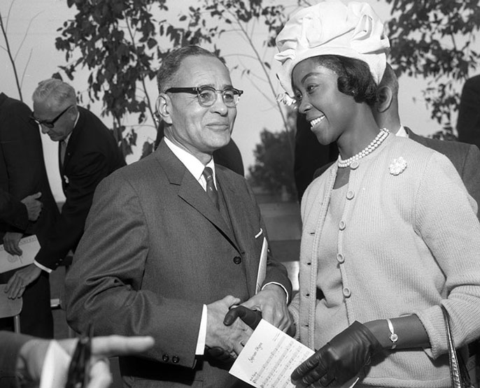 During black history month, we recognize those who have shaped the US. 

Like Ralph Johnson Bunce, a civil rights activist and peacekeeper who negotiated an armistice between Egypt and Israel. He became first African American awarded the Nobel Peace Prize in 1950.

#BlackHistory