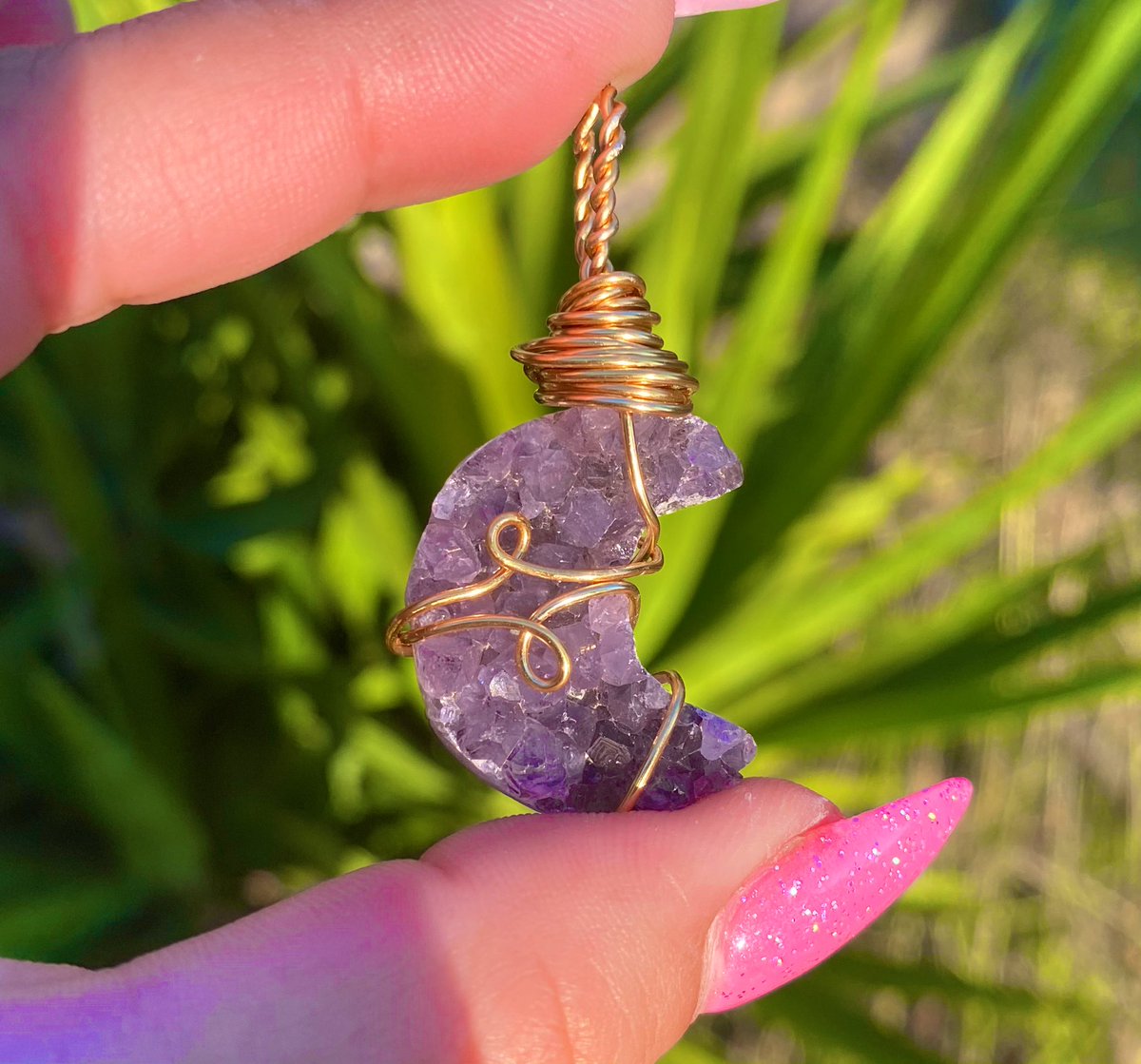 etherealmoon333's tweet photo. 🌙💜 amethyst moon pendant 💜🌙

~most spiritual crystal, heightens intuition and raises vibrations, offers protection and dispels anxiety, anger and fear, calming, crown chakra~

$28 💫

order yours now on my etsy: https://t.co/0pSUaACNuL https://t.co/CYPkyF1CYF