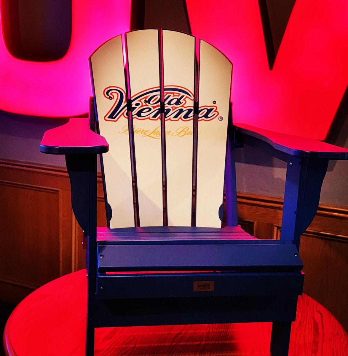 Win this beautiful throne at the Super Bowl Party this Sunday!
$5  Pints and $3.50 domestics. Call and book your table today!