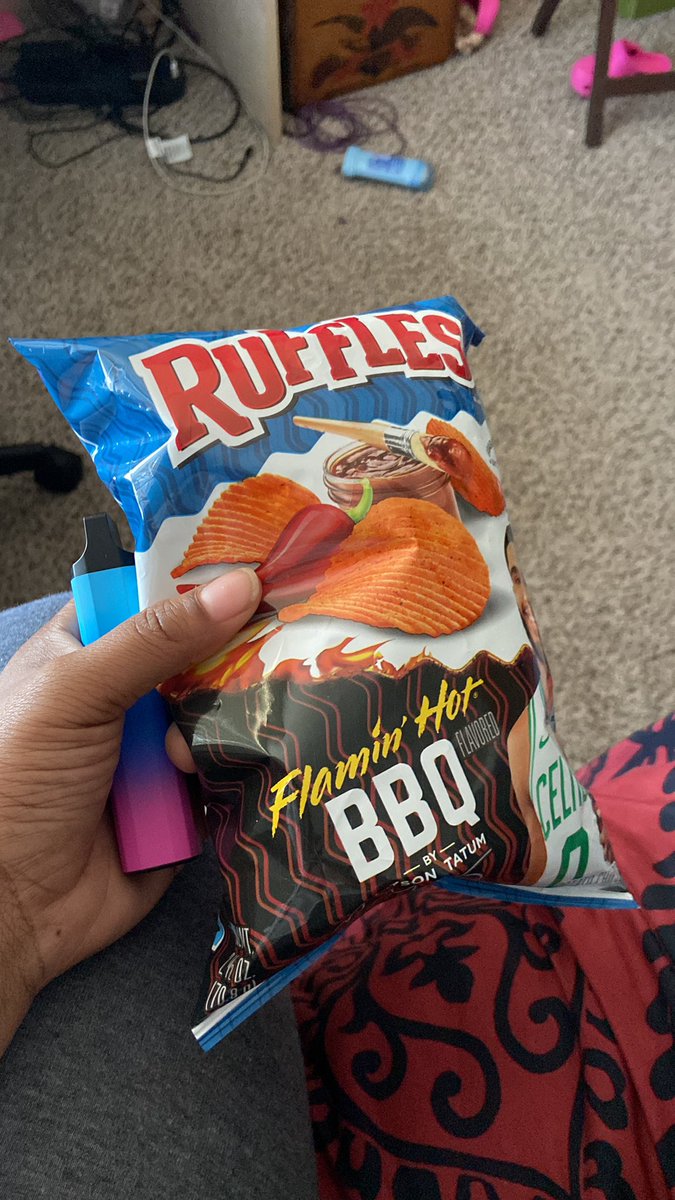 __miiya's tweet photo. @CeedaBARBIE_ @TheOnlyTricky Here lies the chips 😭😭 Mfs really just capped on me https://t.co/YGKPjSJNF6