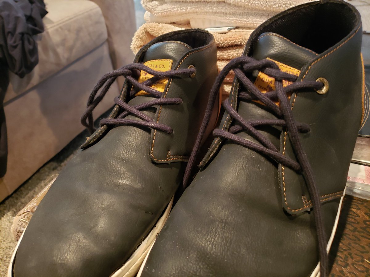 RyanGutowski's tweet photo. @LEVIS how can I reach customer support? I submitted a feedback form 2 weeks ago regarding my sons shoes that fell apart after less than 28 days. https://t.co/6Y3HGoD6d9