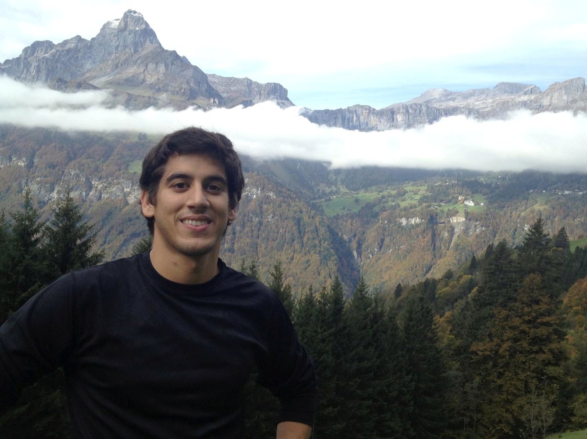 🇵🇾 El paraguayo Hazael Montanaro, doctor en ingeniería biomédica radicado en Zúrich (Suiza), integró el equipo científico detrás del implante que permitió que tres pacientes parapléjicos vuelvan a caminar, mediante la estimulación eléctrica de la médula espinal. #TodoEstáenLN.