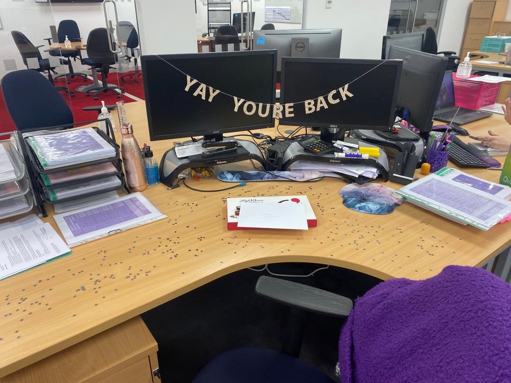 ModeSolutions's tweet image. Welcome back, Jamie! Jamie wasn&apos;t been feeling the best for the past week, but today she&apos;s back and better. To give her a warm welcome, the team left a friendly message on her desk! 🥳

#wemissedyou #welcomeback #teamspirit #warmwelcome