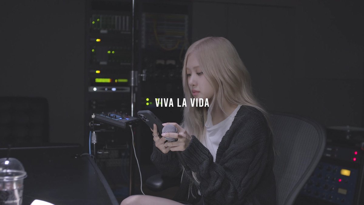 PopBase's tweet photo. BLACKPINK’s Rosé drops an acoustic cover of Coldplay‘s “Viva La Vida” in honor of her birthday. 🎂❤️

Watch: https://t.co/XzlB1aD1b6 https://t.co/qha0Z3mCiS