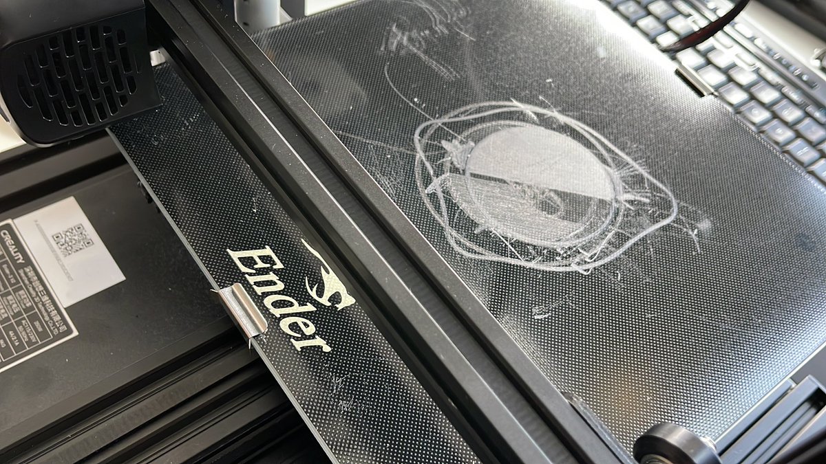 When your 3D printer is not levelled and you end up scratching your base. 😅 #3dprinting #3dprintingfail