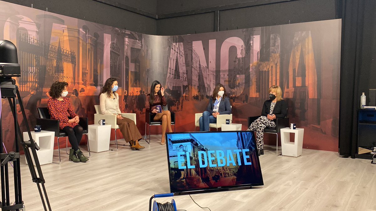 Hoy, en <a href="/Vision6_TV/">Visión 6 Televisión</a>, científicas de la <a href="/uclm_es/">Universidad de Castilla-La Mancha</a> (Lourdes Gómez, Elena Arconada, <a href="/Elena___Navarro/">Elena Navarro</a> y <a href="/mjromerodenas/">María José Romero Rodenas</a> <a href="/Igualdad_UCLM/">Delegada del Rector para Políticas de Igualdad</a>) hablando de mujeres y carrera científica en el día de #MujeresEnCiencia #11F2022 <a href="/UCLMdivulga/">UCLMdivulga</a>