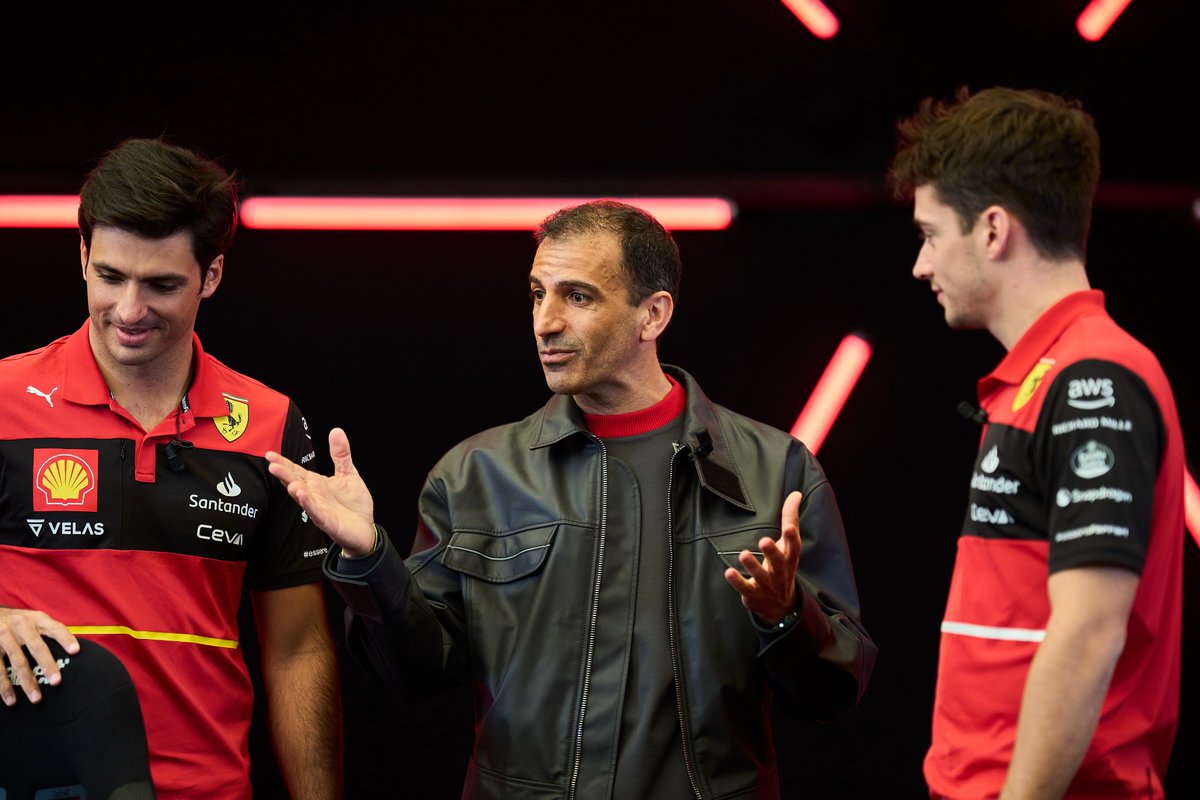 Behind the scenes from the shoot 😅

Great to be back together again for the new season 🙌

#essereFerrari 🔴