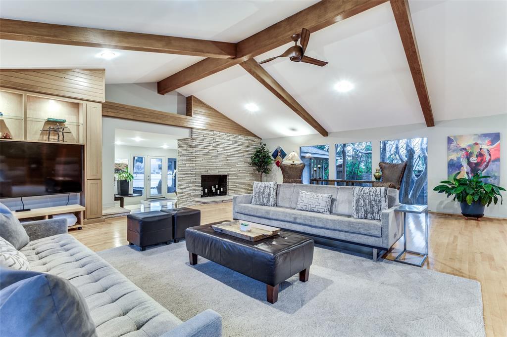 theRLRgroup's tweet photo. Check out this luxury listing! The home features 4 beds and 4 baths on over 4,000/sq. ft., and TWO backyards on almost .75 acre!
#rhadfw #realestate #dfw #dallas #northwoodhills #luxury #luxuryhomes #luxuryrealestate #milliondollarlisting #property #market #investment #justlisted https://t.co/qOypeUVwBa