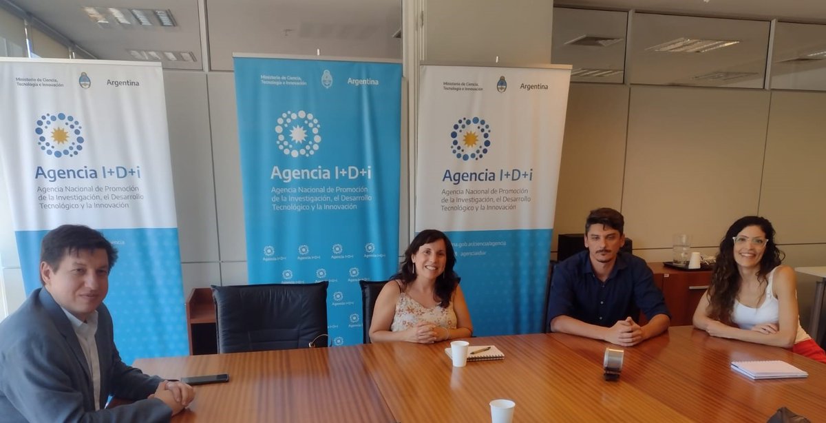 agenciaidiar's tweet image. 🤝Nos reunimos con Julieta Bouille, secretaria académica de la @Unsanisidro y la directora del Departamento de Diseño, Comunicación e Innovación Tecnológica, Nadia Koziner, para avanzar en una agenda conjunta de trabajo.