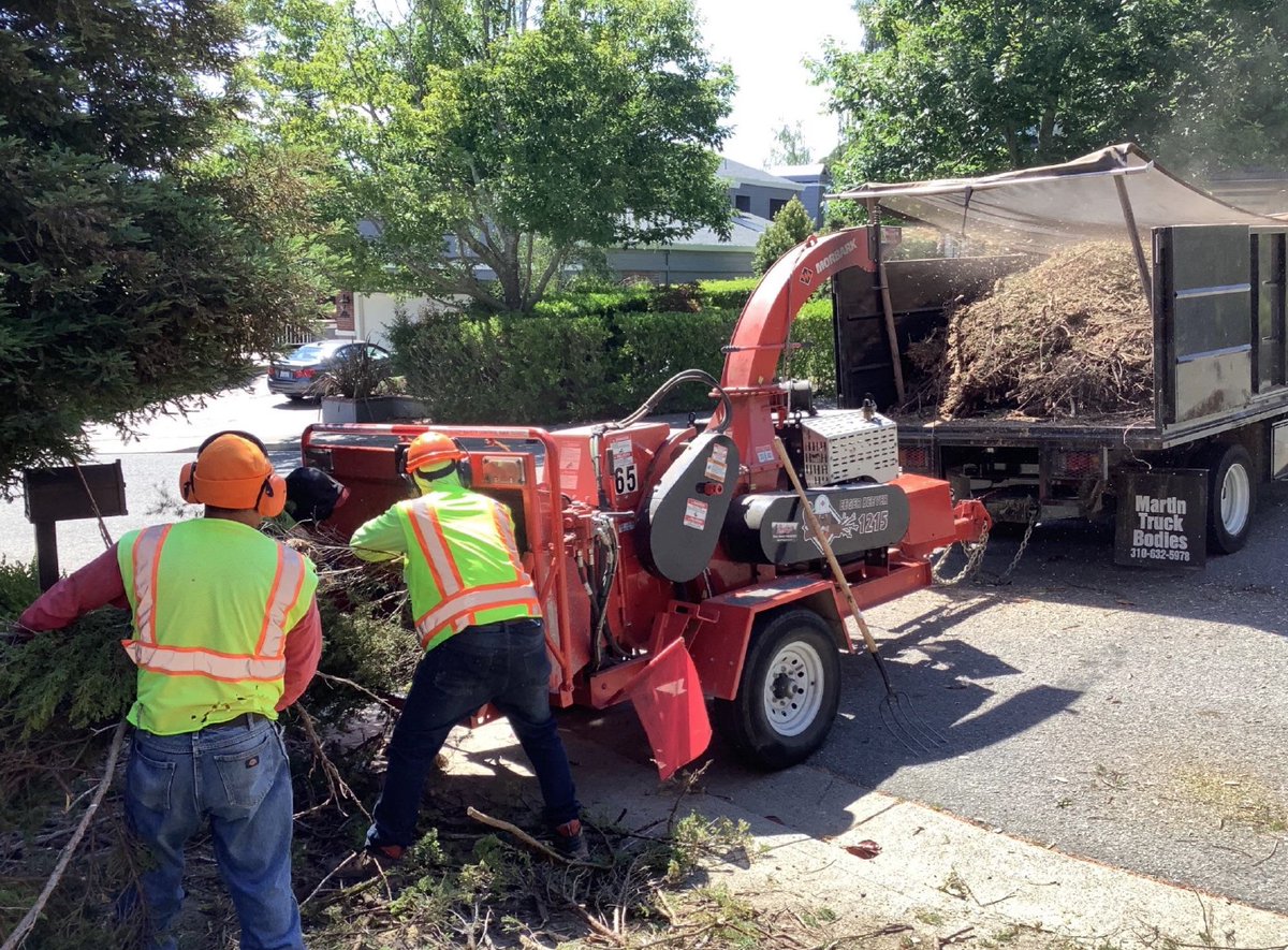 MarinWildfire's tweet photo. Meaningful investments made to reduce fire fuel in Marin through vegetation management and the Chipper Day program ➡️ Read here: https://t.co/S4NpszwY93
#marinmeasurec #firefundsatwork #FireAdapted #fireadaptedcommunity #wildfireprep #wildfirepreparedness #chipperday #marincounty https://t.co/lJXFfPVOYM