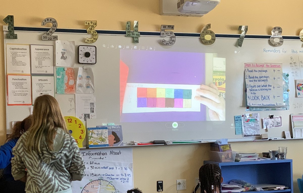 AngelaFlavinpky's tweet photo. Third grade Ss model different ways to represent a 2x6 array into fractions.  #LoveTeaching #fractionsarefriends https://t.co/7oYXvkkW1Z