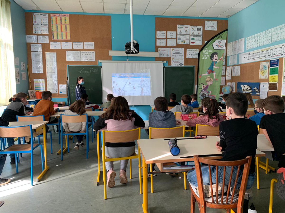 Vsand16's tweet photo. Lana Dubé "espoir sportif des Deux Sèvres" à la rencontre des écoliers de Salles et Chenay #USEP79 #sop2022 https://t.co/1mezAfik2v