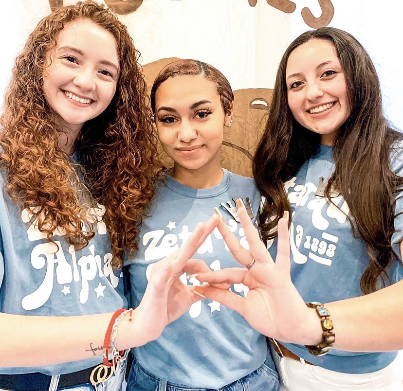 We had such a great time getting to know everyone at last night’s crown party!! If you missed it, we’ll be at Sterling Union again tonight from 6-8 PM. Hope to see you there! 

#CrownedInLove #WeAreZTA #ZTAxSHSU #SHSU26
