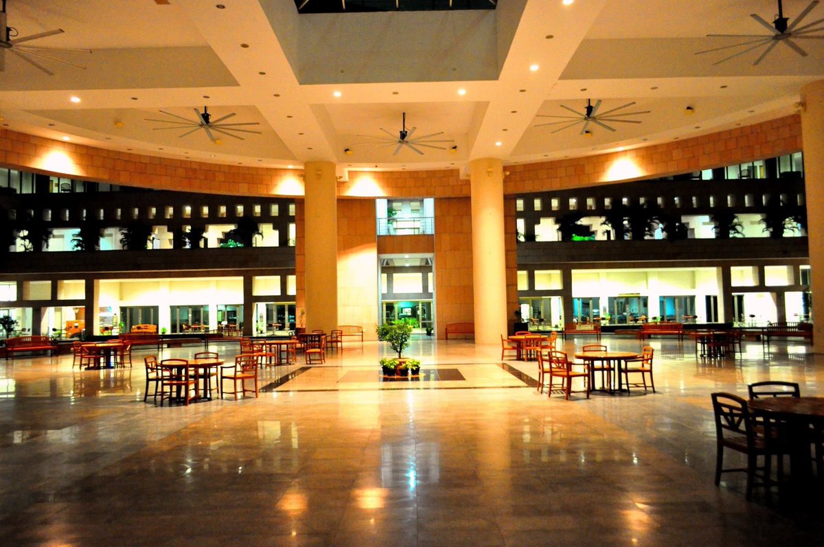 ISBedu's tweet photo. This #ThrowbackThursday, let's look back to some of the favourite hangout spots of our students and alumni at Hyderabad and Mohali campuses. Tell us your favourite campus spot too.
More pictures: https://t.co/tZr58KkQ2b
#LifeatISB #ISBalumni #FromTheFiles https://t.co/cIOLJb6S5T