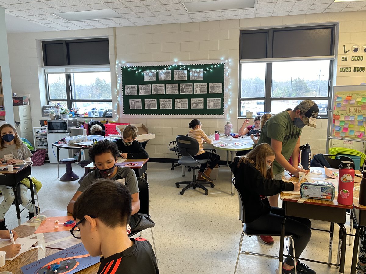 epic_engr's tweet photo. At last week's EPIC workshops we focused on the field of microbiology. The student's made their own textile bacterial cells and cultured environmental bacteria on agar plates! #EPIC #STEM #Dyslexia https://t.co/oz5SSMDQue