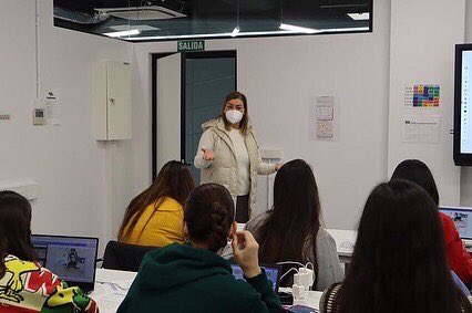 ILERNAFormacion's tweet photo. 🏫 #ILERNAMadrid
🩸 Hoy, nuestro centro de #Madrid se convirtió en punto de donación de sangre de la mano de @DonasangreCruzR.
Alumn@s, profes y personal del centro han querido sumarse a esta causa solidaria que ayuda a salvar vidas.
💙❤ ¡Gracias por vuestra generosidad! https://t.co/WGkZ9IHWTu