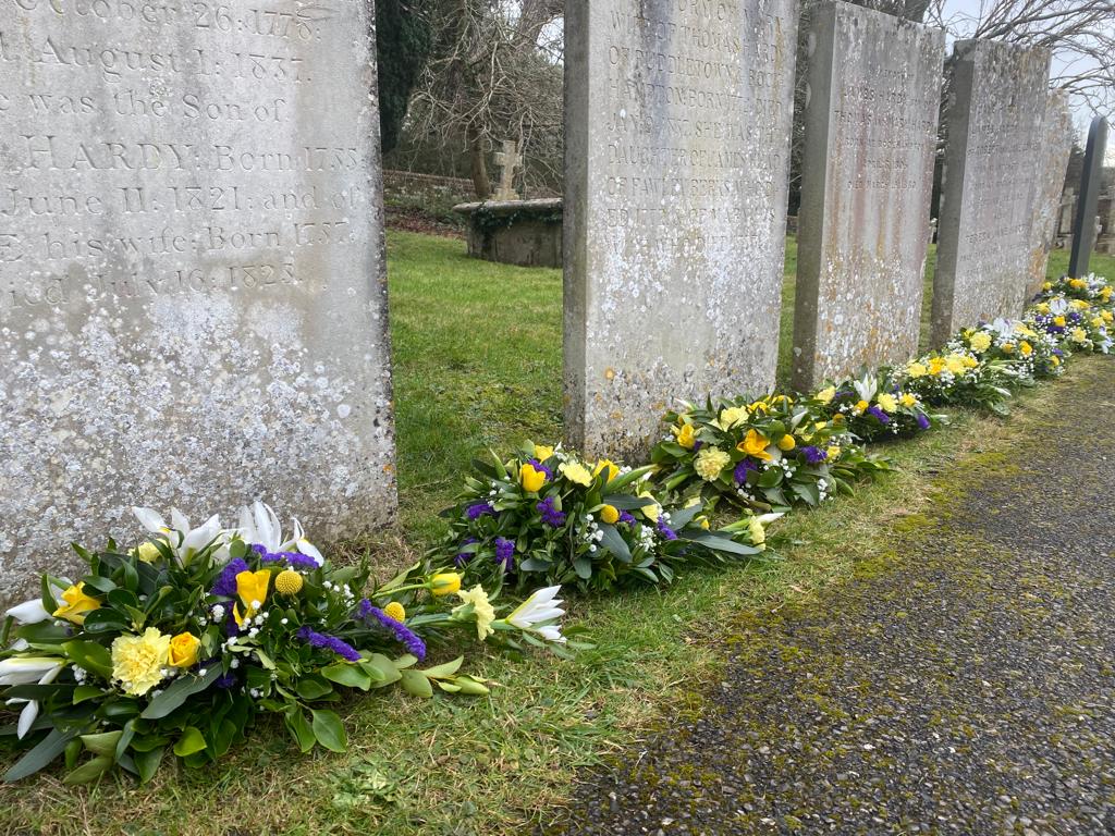 What a busy week! We started with these beautiful single ended tribute pieces from Level 2, photographed in the local church yard at Stinsford Village. We really liked the complimentary colours in these designs! Well done everyone! #tribute #funeralflowers