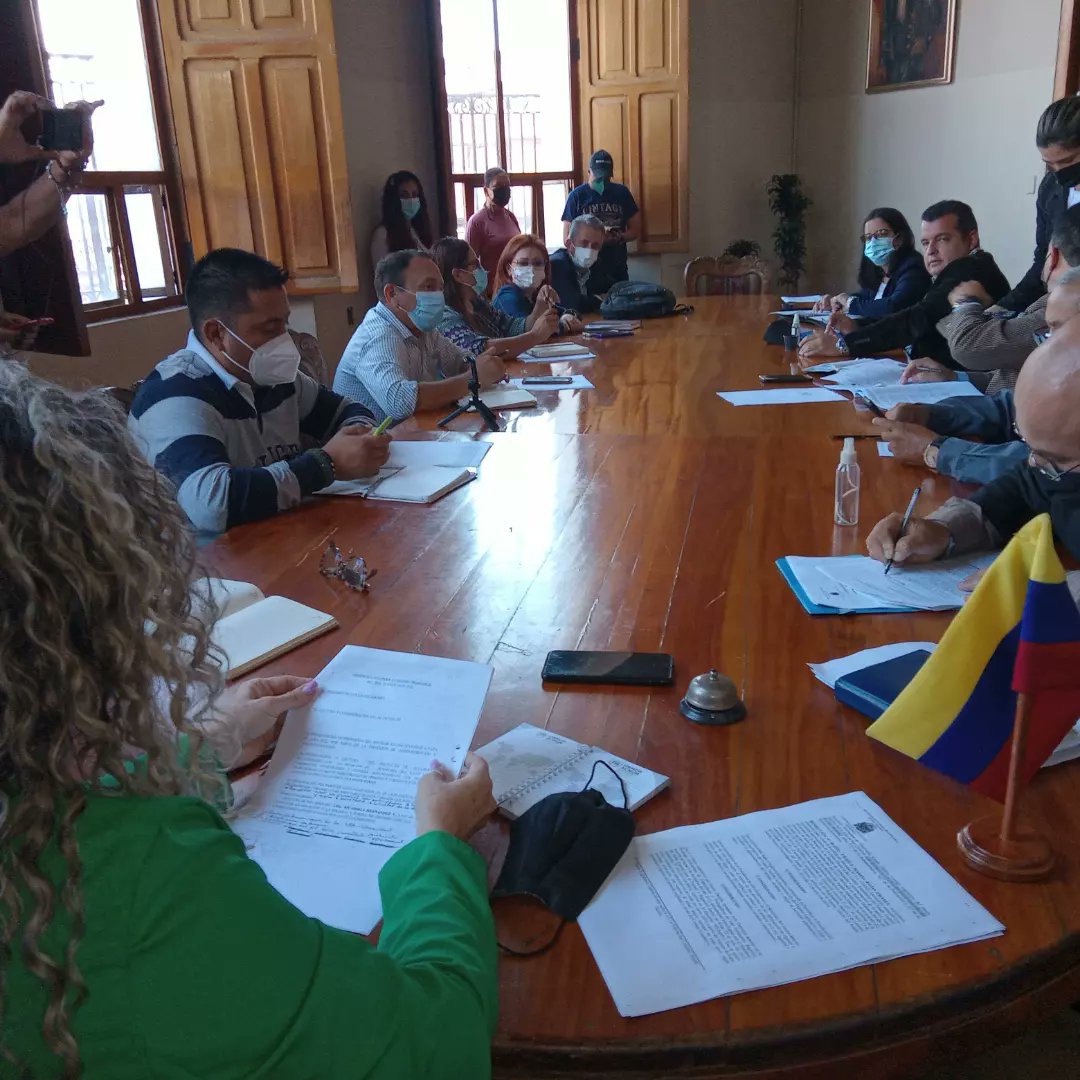 Hoy, en Sesión Ordinaria, se presentó la propuesta para el aumento salarial de nuestros funcionarios del <a href="/TachiraCLET/">Consejo Legislativo del estado Táchira</a> así mismo cada Legislador presentó su organización parlamentaria y rechazamos por unanimidad los casos de xenofobia hacia nuestros compatriotas en el exterior