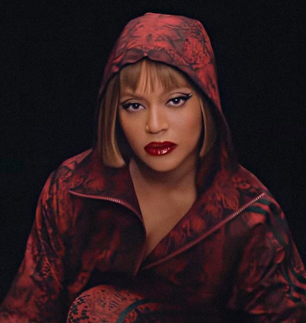 yonceir's tweet photo. Beyoncé is ethereal https://t.co/t8eTKniuVx