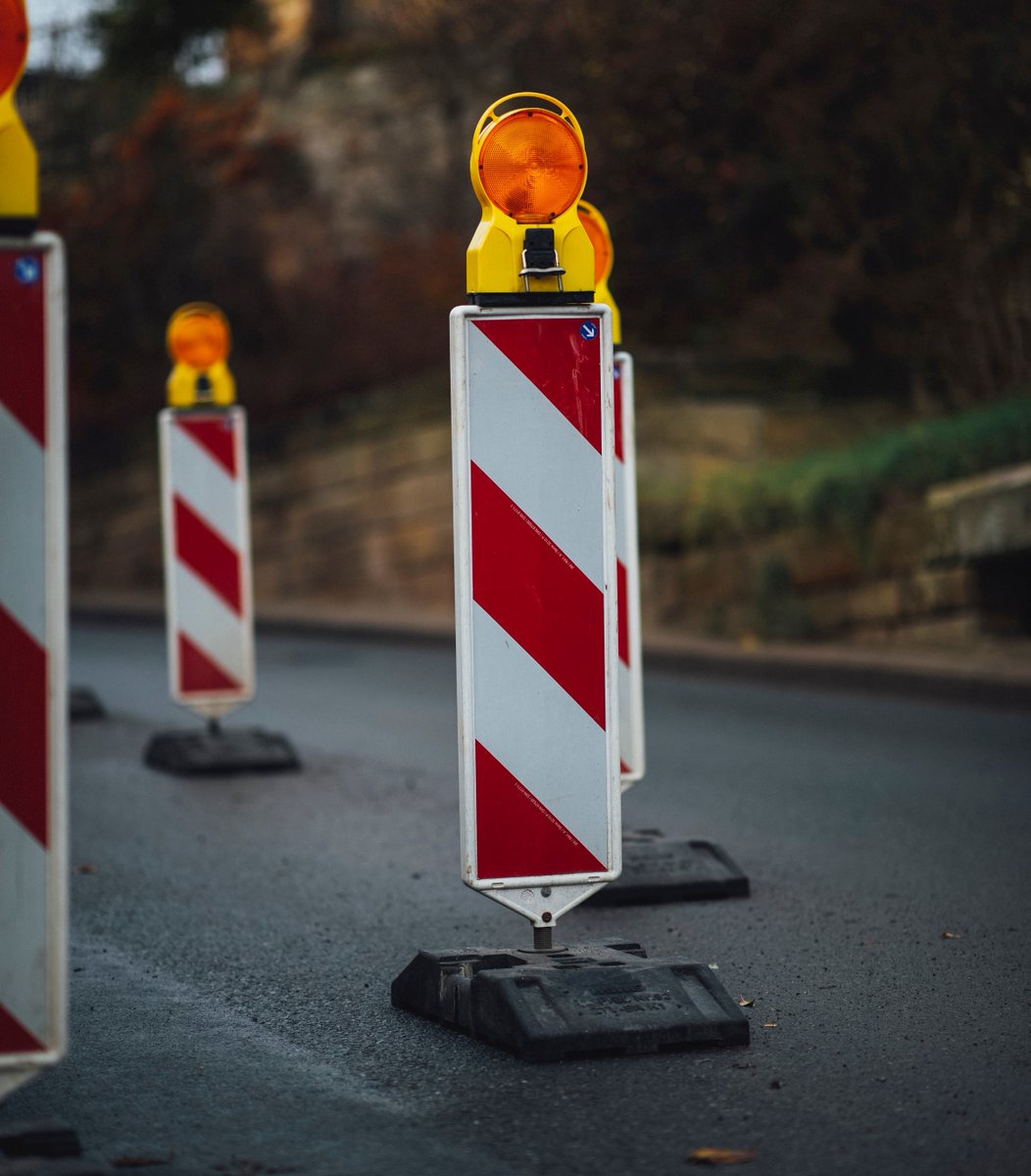 Op maandag 21 februari gaan de werken op de N36 in Deerlijk van start. Het kruispunt met de Kortrijkse Heerweg wordt veiliger ingericht, en ook het wegdek tussen de Kortrijkse Heerweg en de Gentsesteenweg (N43) wordt vernieuwd. 🚧🚗

Alle informatie op wegenenverkeer.be/deerlijk