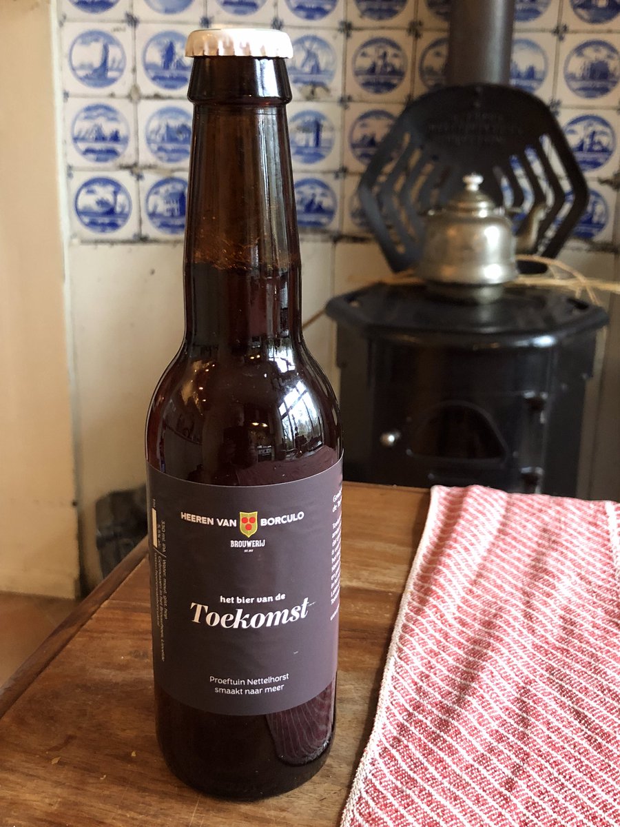 LeeflangHans's tweet image. Lees vooral nog eens Magazine Toekomst nrs. 1 en 2 en maak kennis met onze pioniers! Proost!
#ProeftuinNettelhorst @slimsteweg