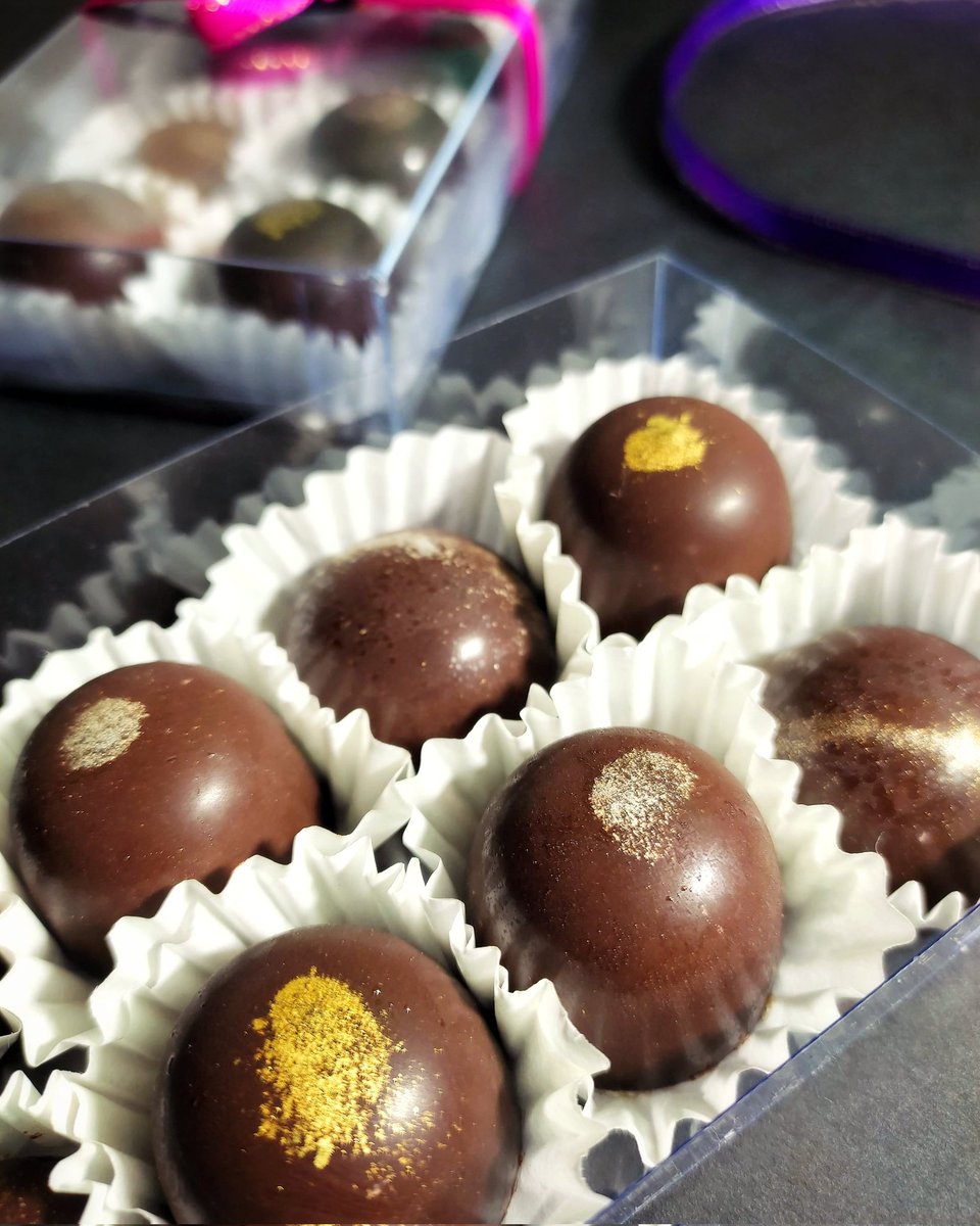 Gigi_Turquoise's tweet photo. Regalar chocolate siempre será una buena idea, y qué mejor que sea cacao 100% venezolano 🥰 En Lune De Chocolat podrás conseguir variedad de opciones para entregar un dulce detalle ❤️ https://t.co/FWwiMY3h0z https://t.co/FPp9RPmn4l