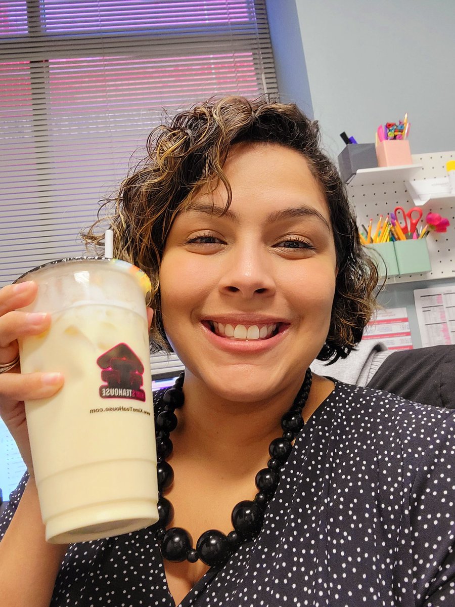 TechTeacherMorg's tweet image. Thanks @Kay_Tee_Jo for my sweet treat! 😋 ❤ #happyadmin