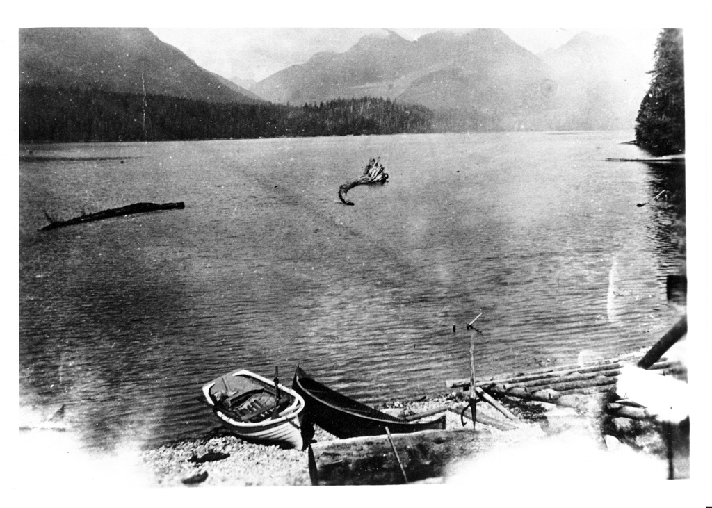 MRMArchives's tweet photo. #ThrowbackThursday to when Alouette Lake was still known as Lillooet lake. This photo was taken from the shore beside Jack Wright's cabin. 
(P01100)

#MRMuseum #MapleRidgeMuseum #MapleRidgeBC #MapleRidge #AlouetteLake #BCHeritage #BCHistory #BCMuseums https://t.co/cHfk3f01D7