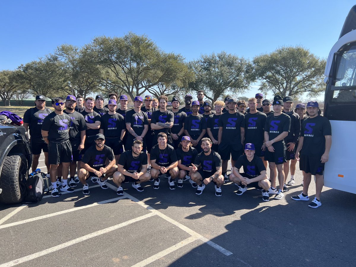 LSUS_Baseball's tweet photo. Cajun bound! @CajunCollision 2022 starts tonight. The Pilots are on the road! https://t.co/ho5GHyF9YF