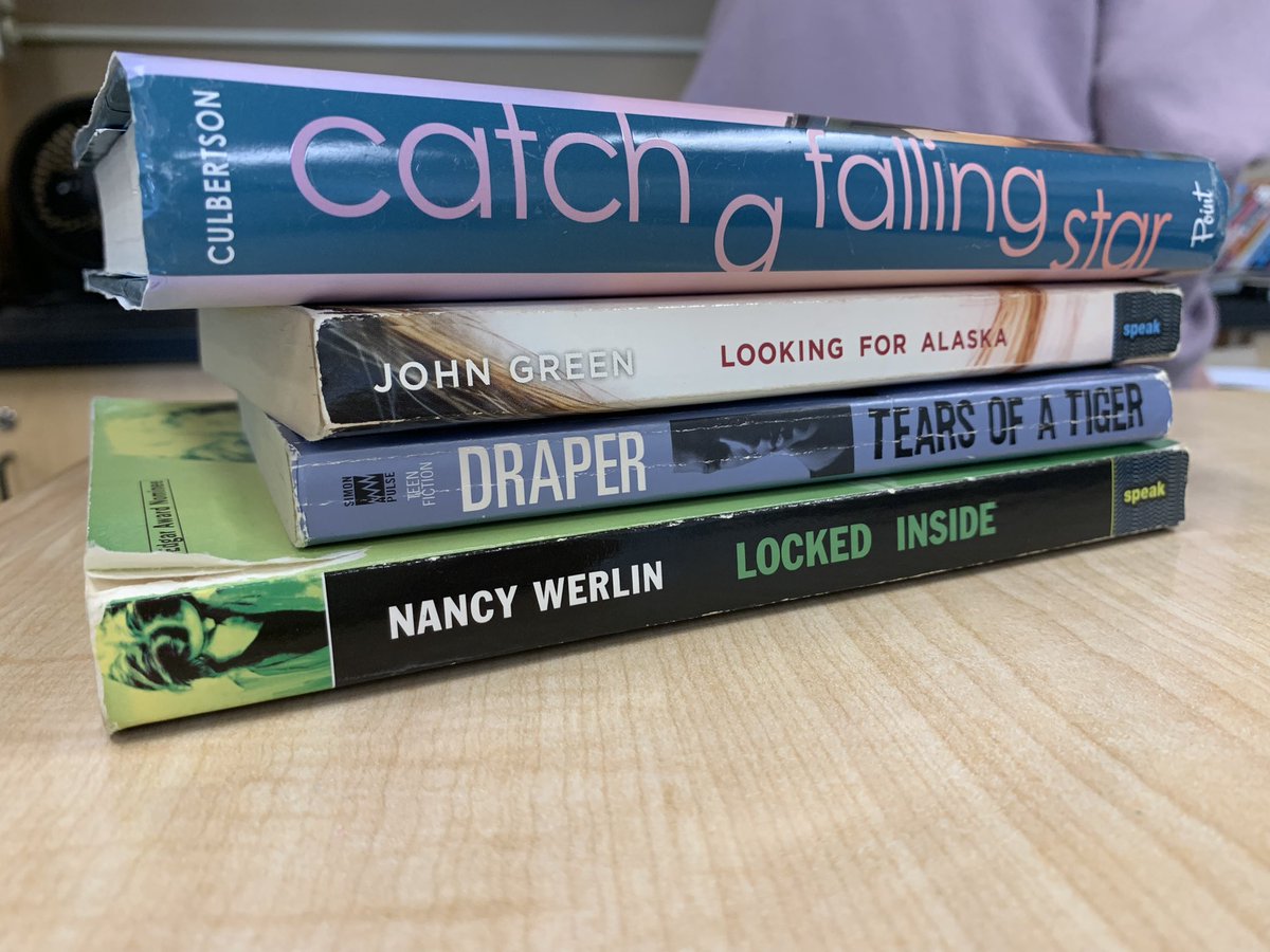 auclair_whs's tweet photo. Spine poetry turns everyone into a poet! https://t.co/ka2v2SV4Wz