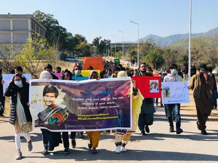 abdullahqesrani's tweet photo. #QuaidianStudents held a peace walk at Quaid-i-Azam University Islamabad and requested their university authorities to paly a role for safe recovery of their Quaidian fellow #HafeezBaloch who become the victim of #EnforceDisappearance on his short stay at hometown #Khuzdar https://t.co/Io24lgyBUr